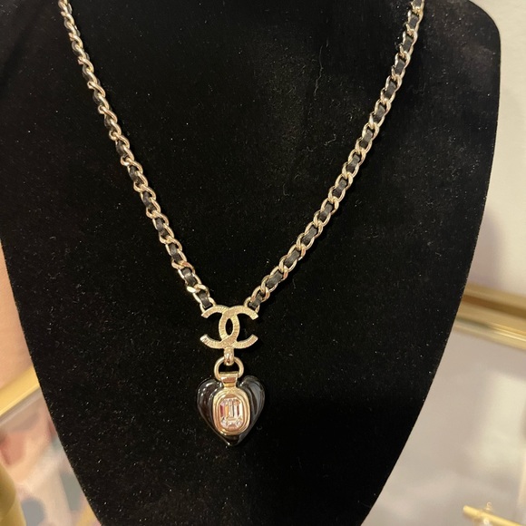 ✨🖤Gorgeous Chanel Set🖤✨ - Picture 4 of 5